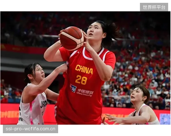 主力球员经历漫长俱乐部赛季,世界杯末战体能瓶颈或致犯规激增。 主力球员经历漫长俱乐部赛季,世界杯末战体能瓶颈或致犯规激增。